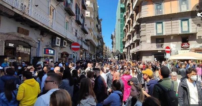Napoli 2500: una medaglia di una città a due facce Napoli 2500: una medaglia di una città a due facce