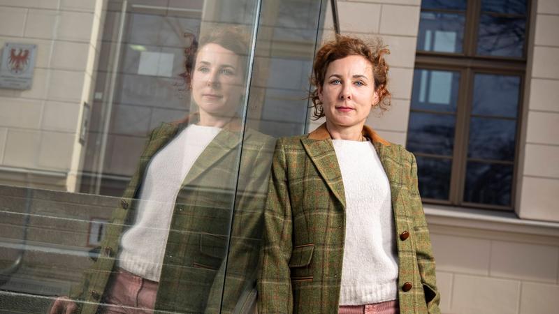 Juli Zeh stellt dem moralischen AfD-Diskurs entgegen, was ihm fehlt: Die Zumutung der Nähe Juli Zeh stellt dem moralischen AfD-Diskurs entgegen, was ihm fehlt: Die Zumutung der Nähe