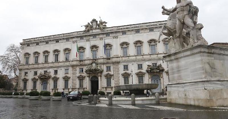 La Corte respinge le censure statali sull’intera norma approvata dalla Regione e impugnata dal governo, ma dichiara l’illegittimità costituzionale di alcune disposizioni contenute nel testo
