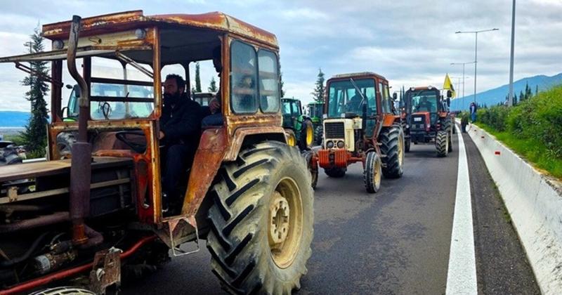 Κλιμακώνουν οι αγρότες στα μπλόκα: Δίωροι αποκλεισμοί στον Μπράλο Κλιμακώνουν οι αγρότες στα μπλόκα: Δίωροι αποκλεισμοί στον Μπράλο