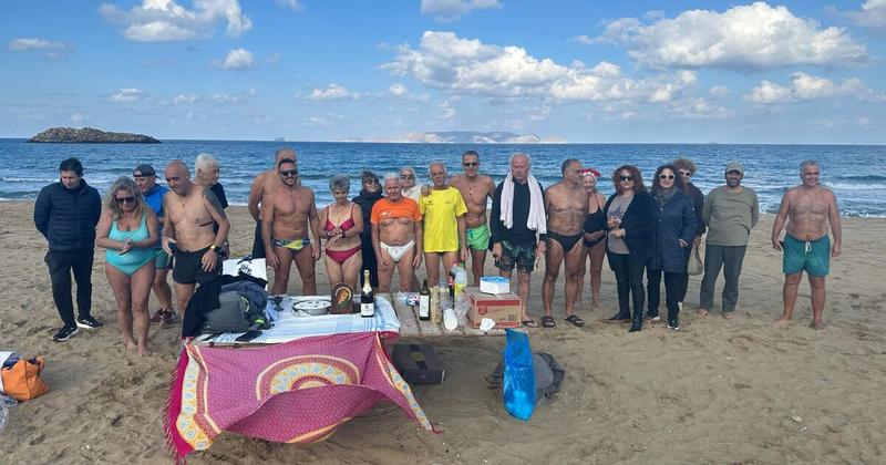 Πρωτοχρονιά στην παραλία για τους χειμερινούς κολυμβητές του Ηρακλείου Πρωτοχρονιά στην παραλία για τους χειμερινούς κολυμβητές του Ηρακλείου