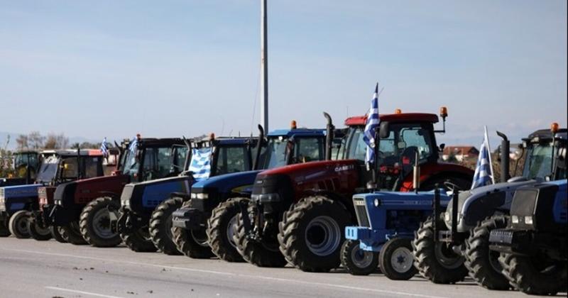 Παραμένουν στα μπλόκα οι αγρότες - Τρίωρος αποκλεισμός όλων των παρακαμπτήριων Παραμένουν στα μπλόκα οι αγρότες - Τρίωρος αποκλεισμός όλων των παρακαμπτήριων