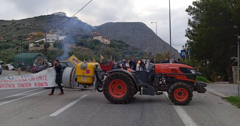 Κλείνουν ξανά την εθνική στα Μεγάλα Χωράφια οι αγρότες στα Χανιά Κλείνουν ξανά την εθνική στα Μεγάλα Χωράφια οι αγρότες στα Χανιά