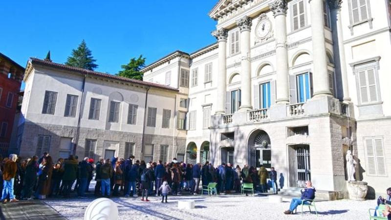 Bel tempo, Bergamo strapiena e tutti in coda