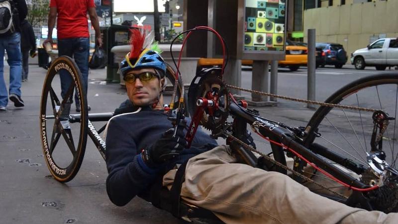 Morto a 44 anni Alessandro Villa, papà dei Piccoli Diavoli 3 ruote. “Ha girato il mondo in handbike e aiutato gli altri a non arrendersi”