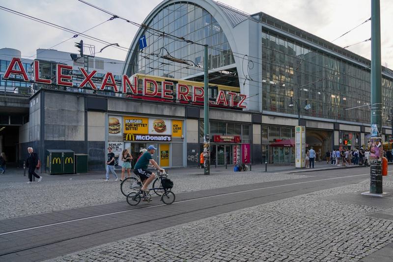 S-Bahnhof Alexanderplatz: „Hier ist mein Leben“ – Sanierung zwingt Händler zum Aus