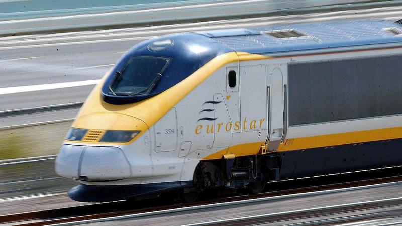Eurostar: sospesi tutti i treni. La società: “Problemi alla linea elettrica sotto la Manica”. La circolazione dovrebbe riprendere lentamente dalle 15