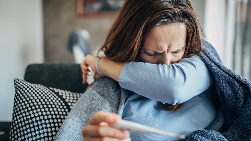 Influenza: come prevenirla, cosa fare, quando usare gli antibiotici. I consigli dell’esperto