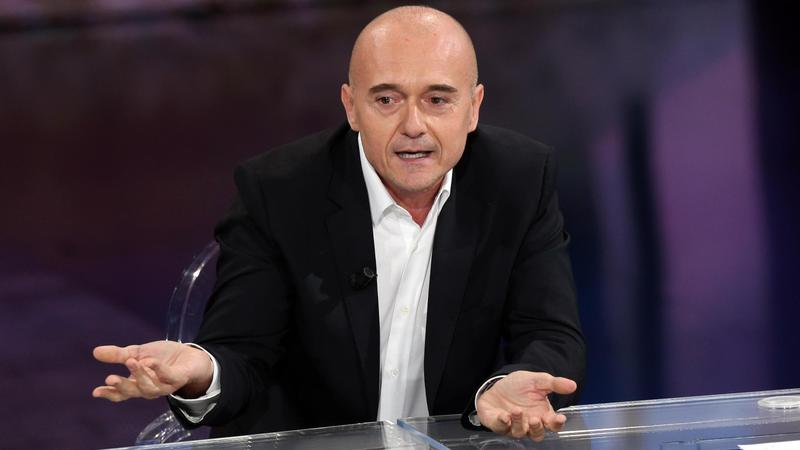 Alfonso Signorini indagato per violenza sessuale ed estorsione dopo la querela dell’ex gieffino Medugno