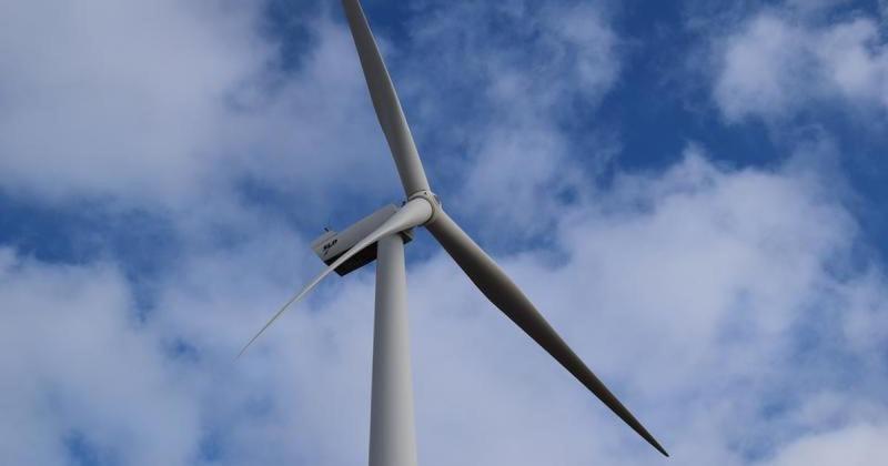 Giant wind turbine suddenly 'spins faster than ever' before breaking down AGAIN Giant wind turbine suddenly 'spins faster than ever' before breaking down AGAIN