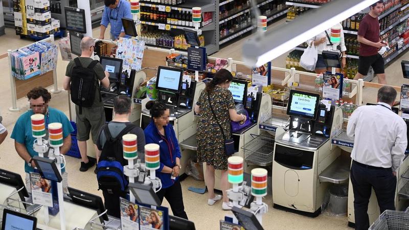 Furti in aumento nei supermercati, c’entrano (anche) le casse automatiche. Prampolini: “Persone insostituibili” /