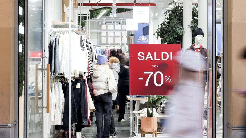 Saldi, prima giornata flopMa i commercianti ribattono:Â«E' uno strumento utileÂ»
