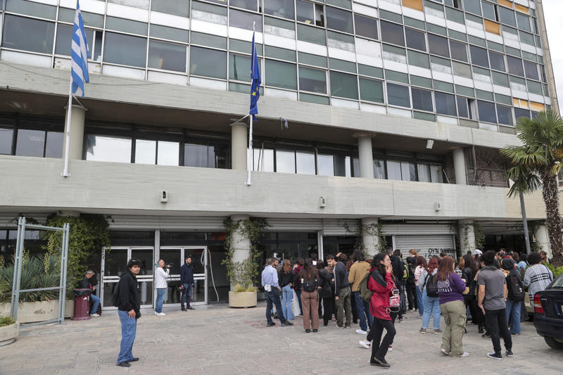 Άλλο ένα ταξικό και κοινωνικά ανάλγητο πλήγμα στη δημόσια εκπαίδευση