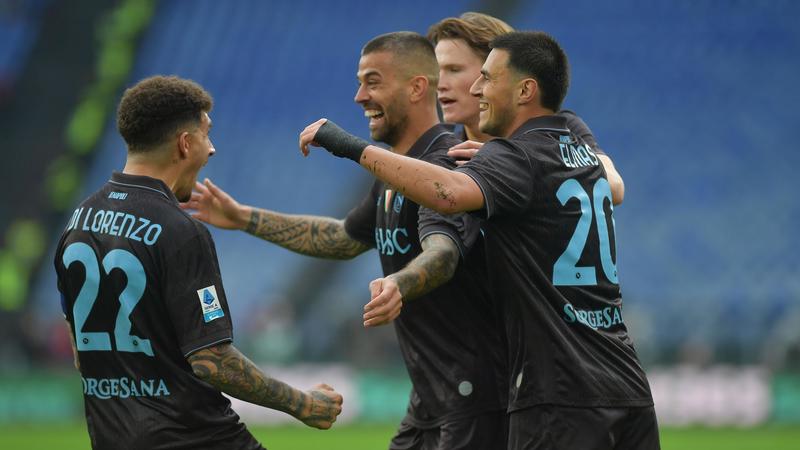 Lazio-Napoli 0-2, Spinazzola e Rrahmani decidono il festival degli espulsi (e delle traverse) /