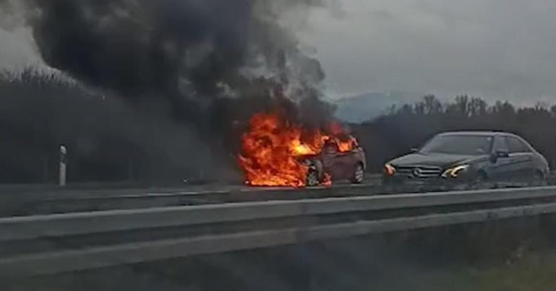 VIDEO Pogledajte buktinju na autocesti: Na A1 planuo automobil