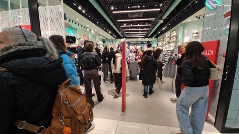 Saldi al via, caccia allo sconto ma senza code ai negozi - Il decalogo per evitare raggiri