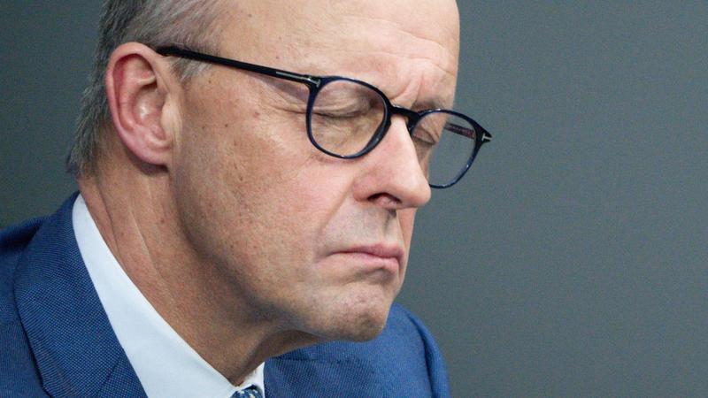 Völkerrecht-Heuchelei: Warum Merz und die EU sich bei Trumps Venezuela-Angriff wegducken