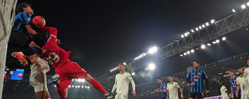 Arbitri e Var nel mirino, ma il regolamento lo conoscono in pochi (e non fa comodo studiarlo)