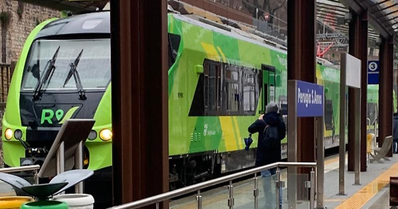 Il Minuetto rigenerato debutta sui binari dell'ex Fcu: nuova livrea e nove convogli 100% elettrici in servizio. Video