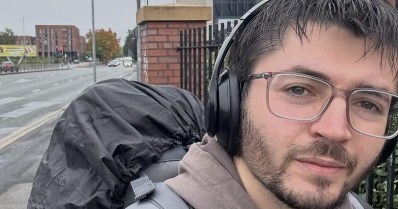 'Penniless' YouTube star completes epic 874-mile challenge for poorly children