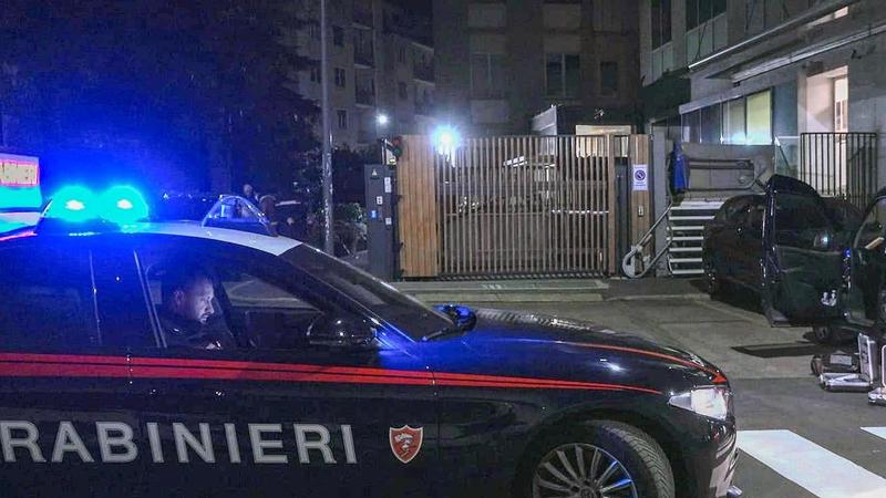 “Ormai abbiamo paura di lavorare”: preso il ladro seriale che terrorizzava i dipendenti di un supermercato di Milano