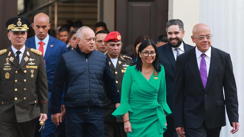 Delcy Rodriguez giura da presidente del Venezuela e apre a Trump: “Dialogo per la pace”. Ma il nodo è il petrolio