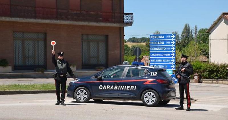 Arrestato due volte in un giorno: 29enne irregolare sul territorio scappa dai carabinieri e getta la cocaina dal finestrino dell'auto