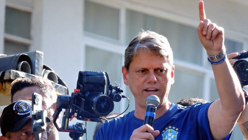 A irresponsabilidade de Tarcísio: quando a crise venezuelana vira palanque eleitoral no Brasil