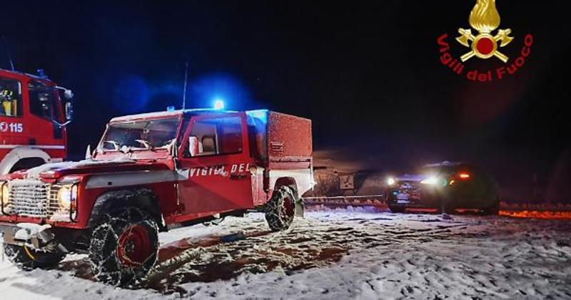 A Castelluccio di Norcia 15 auto bloccate dalla neve: intervenuti i vigili del fuoco