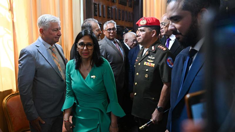 Venezuela in cerca d’autore. Tensione a Caracas fra spari e tank. Trump e le tre anime del chavismo