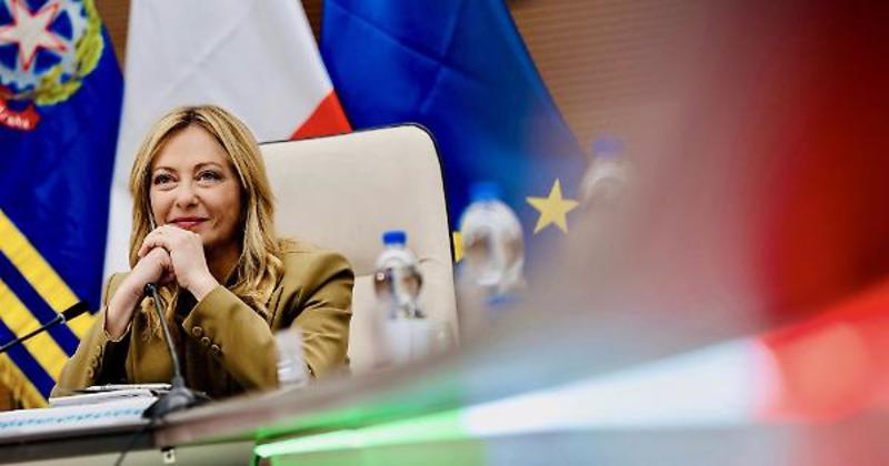 La premier prova a non scontentare nessuno, sia sul fronte interno che su quello internazionale