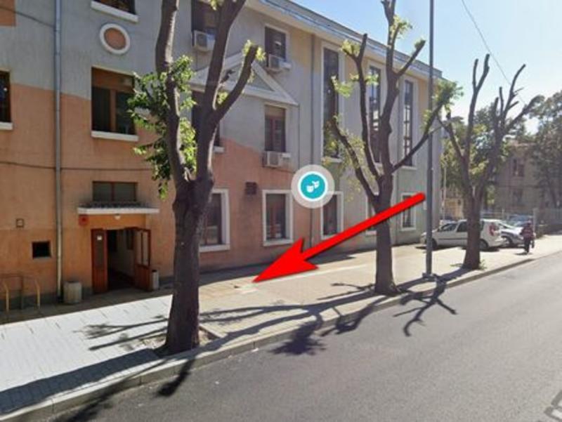 Бургазлия осъди държавата да му заплати 10 хил. лева обезщетение, спънал се на неравна плочка пред ДТ 