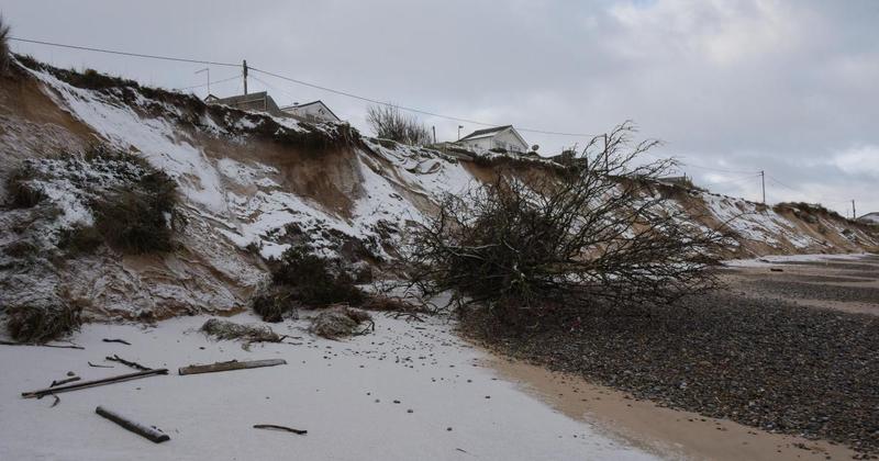 Another 14 homes face 'imminent' collapse onto Norfolk beach amid storm fears