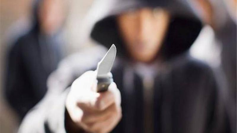 Minorenne accoltellato da tre coetanei per un cellulare: Â«Giovani pieni di rabbia. Hanno con sÃ© il coltello come le chiavi di casaÂ»