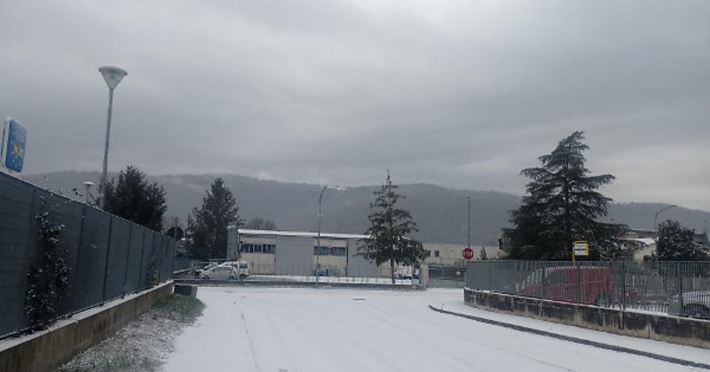 Nevicata fuori programma a Tavernelle di Panicale: tutte bianche le colline della valnestore. FOTO