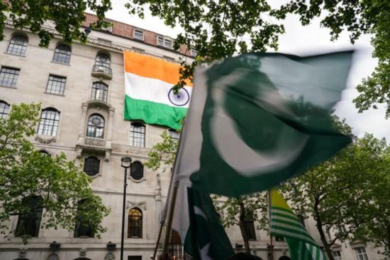 AFTER A YEAR ON THE BRINK, CAN A SYMBOLIC HANDSHAKE COOL INDO-PAK TENSIONS?