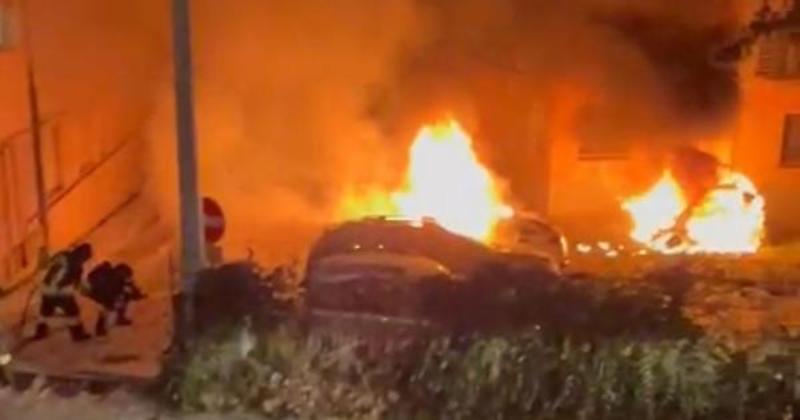 Tre auto a fuoco a Gualdo Tadino: il video dell'incendio