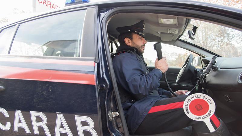 Rho, la lite a scuola degenera: spunta un taglierino, 14enne ferito al volto