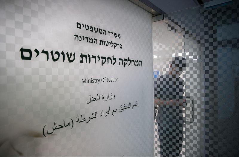 Government backs bill subordinating police internal affairs unit to justice minister