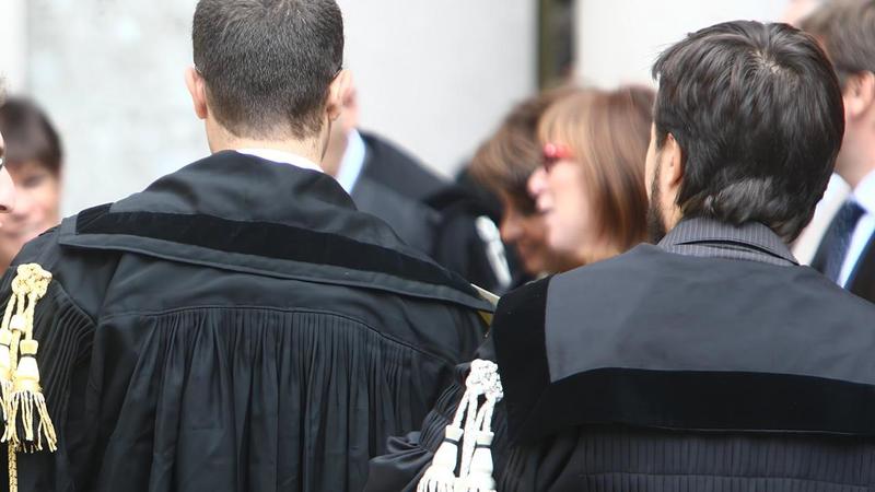 Monza, fingeva di presentare denunce a nome della sua cliente. I processi erano finti ma le parcelle vere: avvocato nei guai