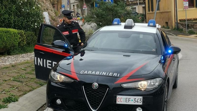 Gli chiede di rifarsi il letto: mamma aggredita dal figlio