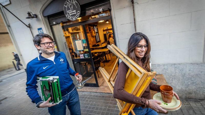 Vete a comer a un restaurante en Barcelona y llévate gratis los platos, las sillas y hasta la mesa