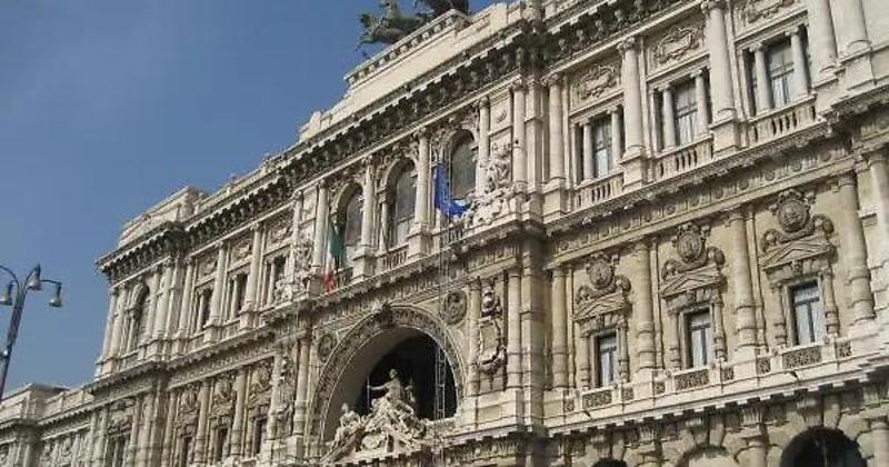 La Corte bacchetta i giudici: non basta il passato criminale per confermare, una volta libero, misure speciali