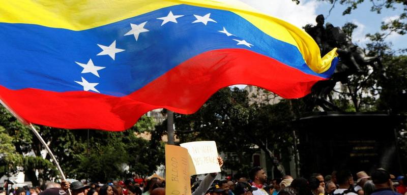 Venezuelanos rechaçam invasão de Trump