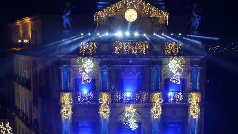 Luces que apagan estrellas