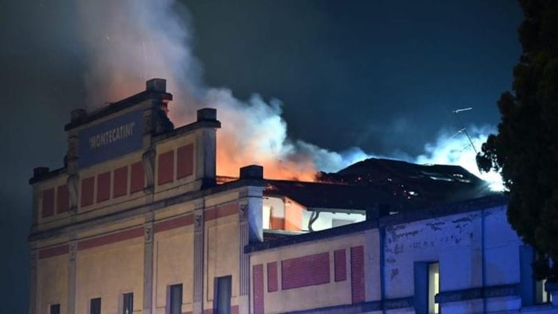 Romano di Lombardia, incendio all’ex Montecatini. Colpiti anche degli appartamenti - Foto