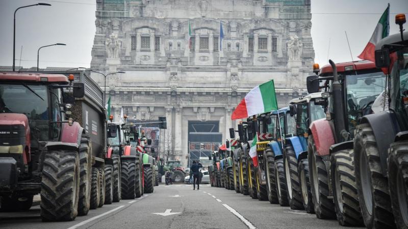 Mercosur, ok dell’Ue all’accordo. Protesta dei trattori anche a Milano