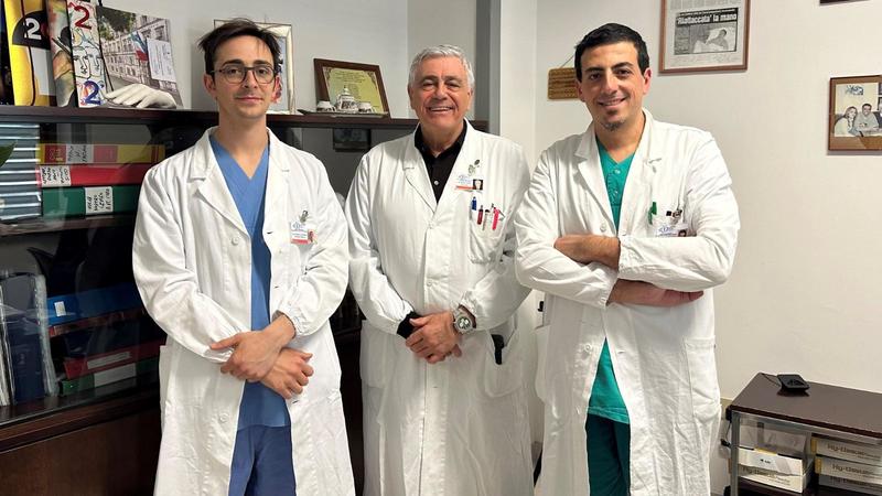 Operato a 14 anni a viso, torace e mani: era devastato per lo scoppio di un fuoco d’artificio