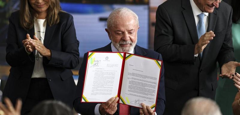Lula veta PL da Dosimetria, mas ‘Congresso inimigo do povo’ ameaça derrubar veto