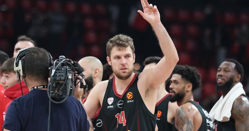 Ολυμπιακός: Η ευλογία να έχεις τον Βεζένκοβ και η κατάρα στην θέση «1»